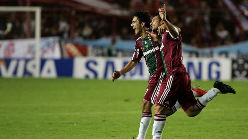 (B) 20 gols. Durante as duas passagens nas Laranjeiras, o artilheiro marcou 15 gols na Libertadores e cinco na Sul-Americana. 