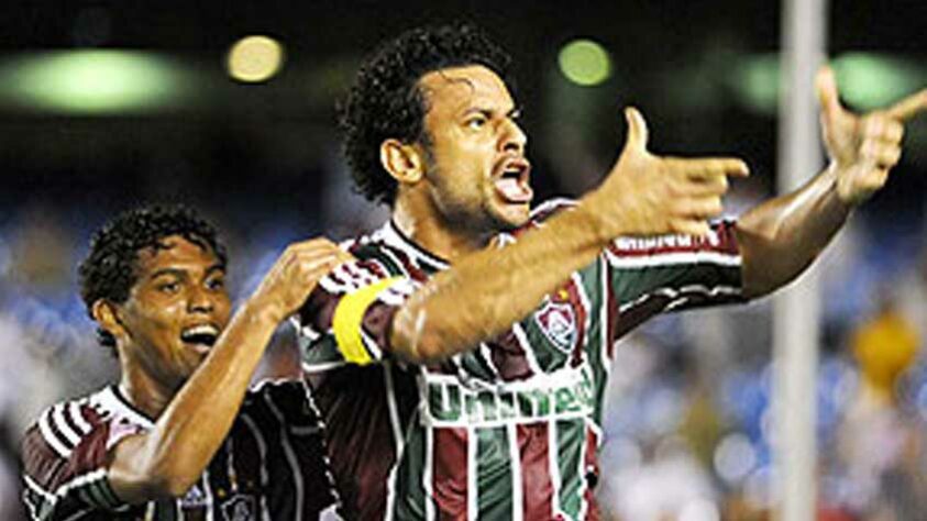 FUGA DO REBAIXAMENTO: No Campeonato Brasileiro, a desmontagem do time de 2008 e uma lesão de Fred afundaram o Tricolor. Mas o centroavante e o então técnico Cuca foram fundamentais na arrancada de sete vitórias e três empates nos últimos dez jogos. O Time de Guerreiros estava salvo de um rebaixamento dado como certo.