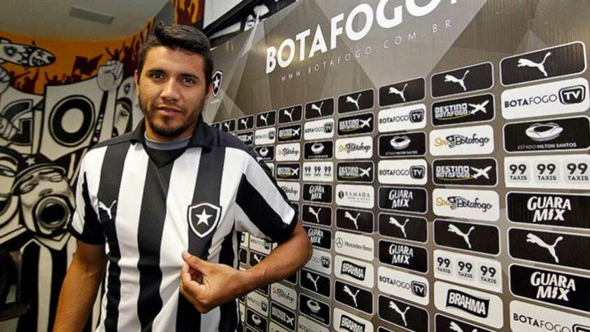 Gervasio Núñes - Igualmente a Canales e Salgueiro, o meia argentino chegou ao Botafogo em 2016. No Campeonato Carioca daquele ano até desempenhou boas atuações, entretanto, caiu de produção ao longo da temporada e voltou para o Sarmiento (ARG) no ano seguinte. O canhoto marcou quatro vezes em 33 jogos pelo Glorioso. 