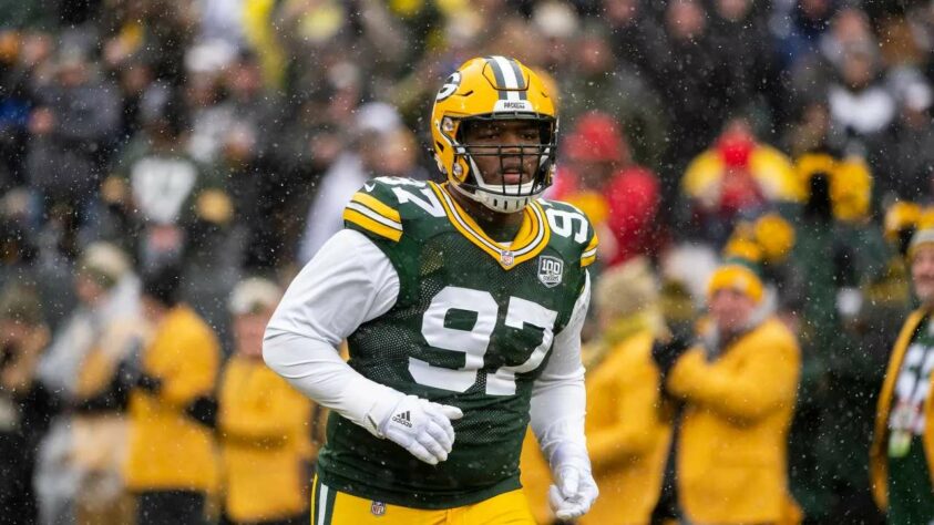 6. Kenny Clark (Green Bay Packers): Com apenas um Pro Bowl na carreira (2019) e 	18,5 sacks em cinco anos, por que Clark está nesta lista? A explicação é a posição específica em que ele atua: nose tackle. Ficando frente a frente com o center, os NTs estão mais sujeitos a bloqueios duplos que qualquer outro jogador. Ainda assim, Clark é, sem dúvidas, o melhor da NFL em sua função, e tem apenas 25 anos de idade.