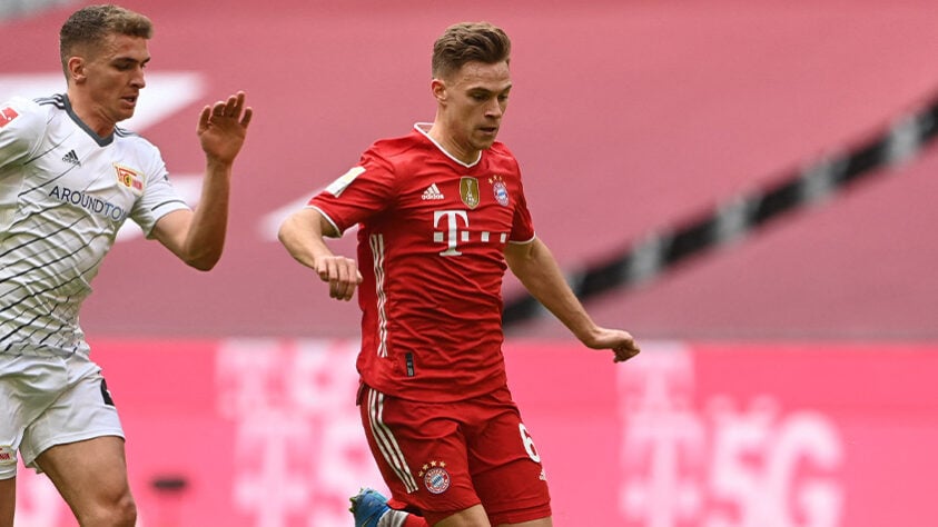 ESQUENTOU - O Bayern de Munique está próximo de acertar a renovação de contrato de Kimmich até 2026, segundo o jornal alemão "Bild". O meio-campista irá se tornar o segundo jogador mais bem pago do elenco, atrás apenas de Lewandowski. O vínculo do atleta terminava em 2023.