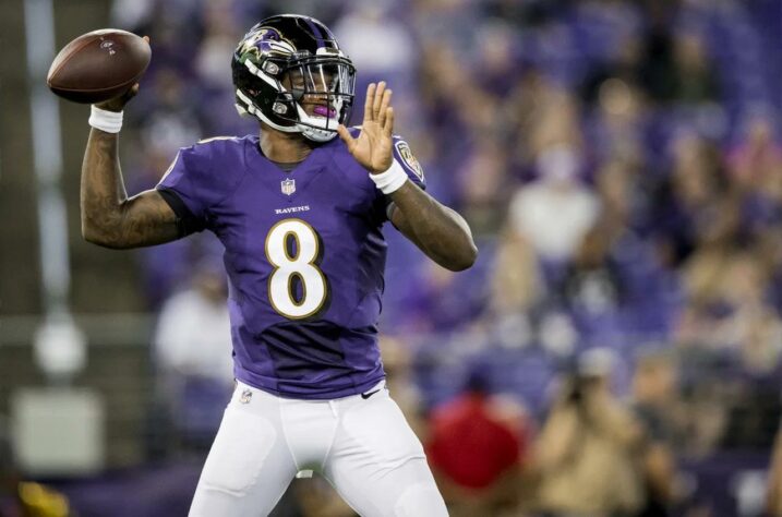 Recordista de jardas terrestres em uma temporada entre quarterbacks, o QB dos Ravens pode ficar otimista em relação à qualidade de seu jogo aéreo em 2021, já que a diretoria de Baltimore vem investindo no corpo de recebedores durante a offseason, e seu left tackle de confiança, Ronnie Stanley, está voltando de lesão.