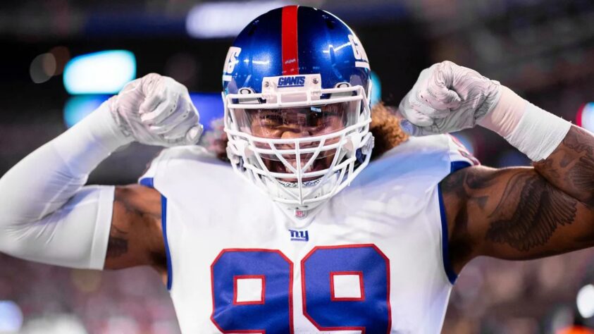 9. Leonard Williams (New York Giants): Com mais um ano de consistência e excelente produção, Williams certificou que os Giants renovassem seu contrato, assinando por mais três anos com o lado azul de NY. Com 11,5 sacks no ano passado, ele foi o segundo melhor DT da liga nessa métrica, e essa foi de longe a melhor marca de sua carreira.