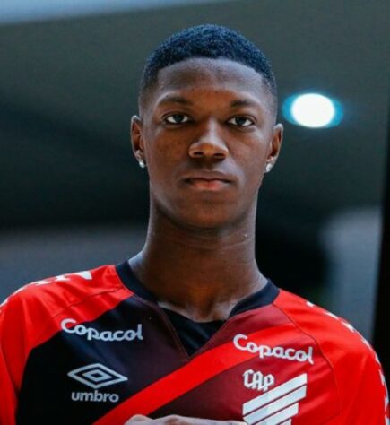 O Athletico quebrou um recorde ao contratar Matheus Babi. O jogador que estava no Botafogo foi comprado por R$ 12 milhões e se tornou a contratação mais cara da história do Furacão. Baseado nisso, o LANCE! listou a maior compra da história de cada clube brasileiro. Confira!