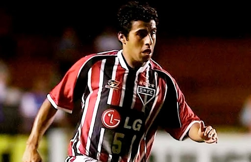 Maldonado - O volante Maldonado foi autor de um dos gols do Tricolor na vitória por 2 a 0 contra o Sinop, na Copa do Brasil, no dia 3 de maio de 2000.