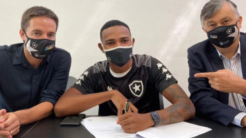 FECHADO - O Botafogo assegurou o contrato com mais um jogador de destaque das categorias de base. Nesta sexta-feira, o clube de General Severiano anunciou que Marquinhos, de 18 anos, assinou o primeiro vínculo profissional, válido até dezembro de 2022.