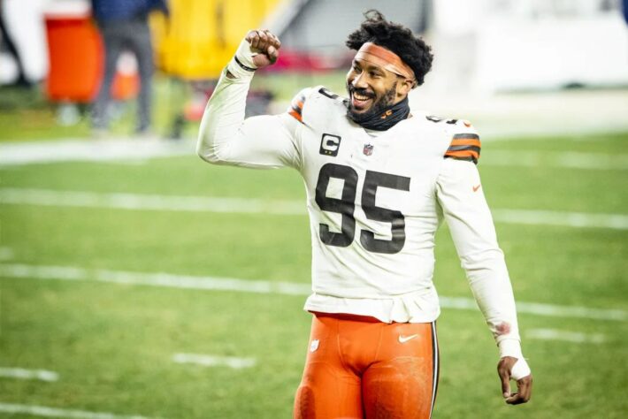 26º - Myles Garrett (Futebol Americano): receita em 2020 - 43 milhões de dólares (aproximadamente R$ 220,28 milhões) 