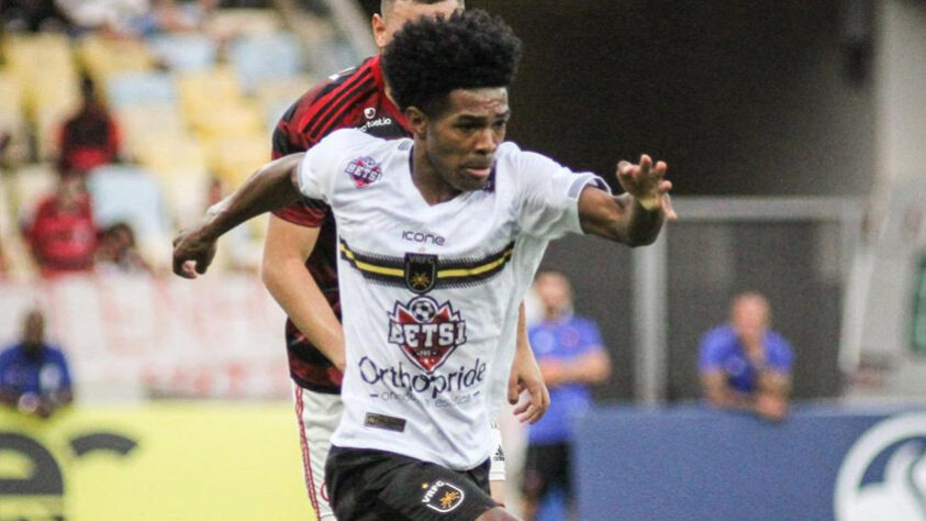 Oliveira (Volta Redonda): ele é o líder de desarmes do Campeonato Carioca. Além disso, é um dos líderes de assistências do Voltaço. Até aqui, o lateral-direito já mostrou contribuição tanto no ataque, quanto na defesa.