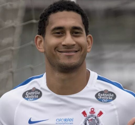 O ano de 2017 foi especial para o zagueiro, já que vestiu a camisa do Corinthians para ser peça-chave nos títulos paulista e brasileiro. Atualmente defende o Lokomotiv Moscou.