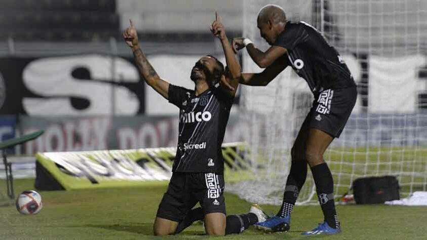 PONTE PRETA - Sobe: João Veras – Incomodou a zaga santista desde os primeiros minutos de jogo e acabou premiado com dois belos gols, mostrando faro de artilheiro. Desce: Paulo Sérgio – O atacante entrou no lugar de João Veras, um dos destaques da partida, e pouco tocou na bola. 