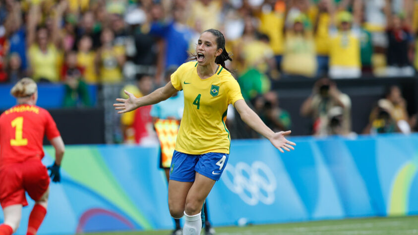 FECHADO - O Palmeiras Feminino fechou a contratação da zagueira Rafaelle Souza, da Seleção Brasileira. Ela chega por meio de um empréstimo até o dia 30 de junho, inicialmente. A negociação aconteceu pelo fato de a jogadora não poder voltar ao Changchun Dazhong, da China, devido à pandemia da Covid-19 e, portanto, irá atuar pelo Verdão para manter ritmo de jogo.