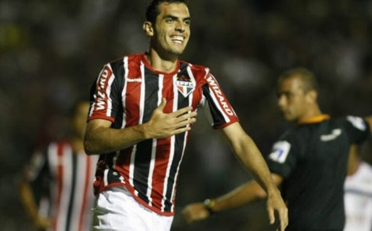 Rhodolfo - O zagueiro estreou marcando um dos gols do São Paulo na vitória por 3 a 2 contra a Portuguesa, no dia 13 de fevereiro de 2011, no Campeonato Paulista.