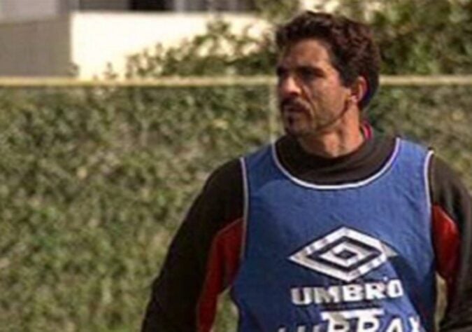 Pernambucano de Recife, o zagueiro tetracampeão mundial pela Seleção Brasileira Ricardo Rocha encerrou sua expressiva e vencedora carreira no Flamengo, em 1998.