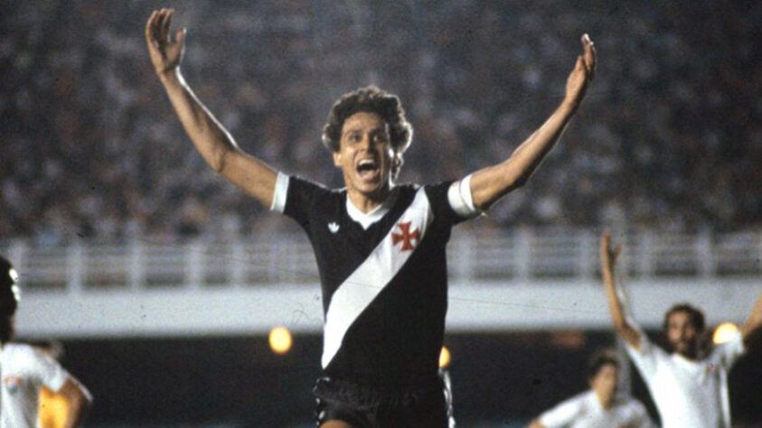 O maior artilheiro da história do Campeonato Brasileiro é o representante vascaíno desta lista. Campeão de 1974 do Brasileirão, pela vestimenta cruz-maltina, anotou 702 gols.