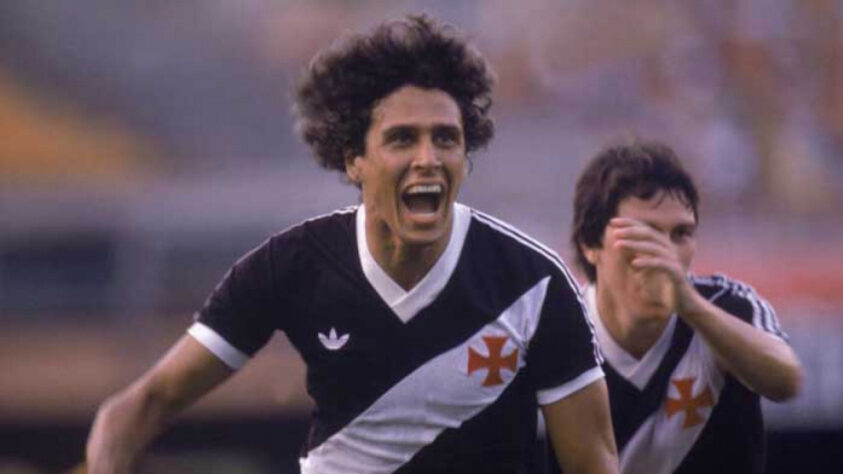 Roberto Dinamite - vale recordar o dia em que o maior jogador da história do Vasco, que morreu neste ano, retornou ao Gigante da Colina. Em 1980, o artilheiro fez sua primeira partida em seu retorno ao clube que o revelou para o futebol após uma breve passagem pelo Barcelona. O histórico camisa 10 anotou nada mais nada menos que cinco gols contra o Corinthians no Maracanã, em partida válida pelo quadrangular final do Campeonato Brasileiro.