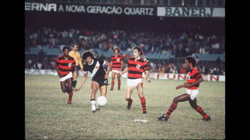No Campeonato Carioca, Dinamite foi artilheiro em três oportunidades: 1978 (18 gols), 1981 (31 gols), e 1985 (12 gols). Além disso, ele ergueu a taça do Estadual em cinco oportunidades: 1977, 1982, 1987, 1988 e 1992.