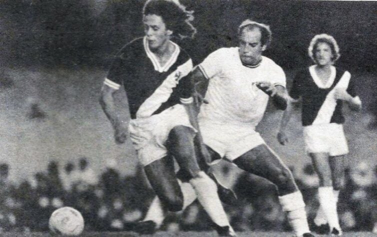 Roberto Dinamite ganhou o primeiro Campeonato Carioca em 1977, com 25 gols em 28 jogos, dos 69 gols do time