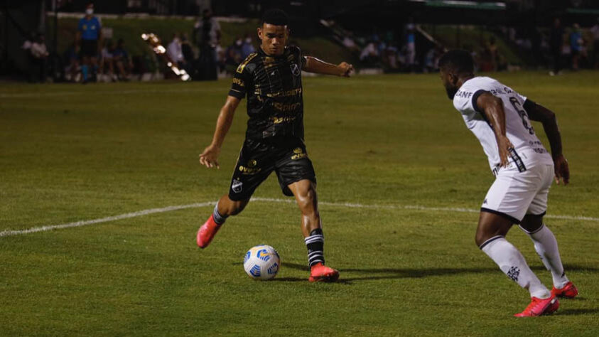 Nesta quarta-feira, o Botafogo foi superado nos pênaltis  pelo ABC por 4 a 1, após empatar no tempo normal em 1 a 1, no Frasqueirão, e deu adeus à Copa do Brasil, na segunda fase da competição. Com o gol marcado por Michael Douglas, o clube do Rio Grande do Norte, além de avançar de fase, recebeu R$ 1,7 milhões. Vejas as notas a seguir: 