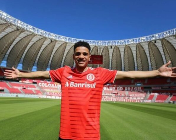 Taison (33 anos) - Clube: Internacional - Posição: atacante - Valor de mercado: sete milhões de euros.