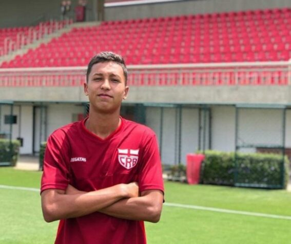 FECHADO - O Palmeiras acertou a contratação do meia Thalys, de 16 anos. O jogador vem do CRB, de Alagoas, em definitivo e vai reforçar a equipe sub-17 do Verdão, segundo apurado pela reportagem do LANCE!/NOSSO PALESTRA. O jogador estava em testes na Academia de Futebol II, em Guarulhos, desde janeiro e ao longo desta semana foi regularizado e já consta no elenco do site oficial.