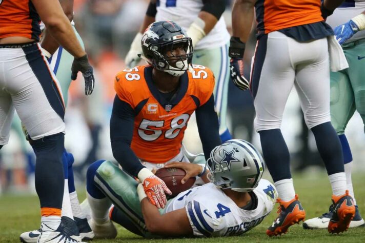 9. Von Miller (Denver Broncos): Outro experiente atleta chega à lista com grande reputação, mas em fase de aparente declínio. Desde que chegou à NFL em 2011, Miller emendou oito temporadas seguidas com nota acima de 90 no índice do Pro Football Focus (PFF), além de ser 8x Pro Bowler e 7x All-Pro. Em 2019, seu desempenho começou a declinar, e em 2020 ele perdeu a temporada inteira por lesão. O currículo de hall of famer, entretanto, é mais que suficiente para mantê-lo no Top 10.