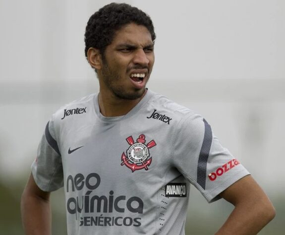 WALLACE - Zagueiro - 34 anos atualmente - reserva na campanha do Mundial - Após a temporada de 2012, Wallace reforçou o Flamengo, onde permaneceu até 2016. Atualmente, o jogador defende o Brusque.