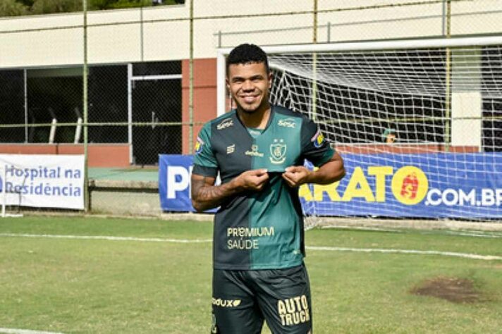 FECHADO - O América-MG apresentou oficialmente mais um atleta contratado para a temporada 2021. O meia-atacante Yan Sasse, anunciado na semana passada, vestiu o manto americano e se apresentou ao torcedor do Coelho. O jovem de 23 anos terá vínculo definitivo com o clube até maio de 2022.  Yan Sasse agradeceu ao clube pela chance de defender as cores do América e valorizou o trabalho feito pelo elenco desde a temporada passada.