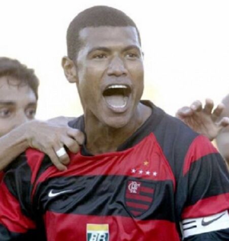 O zagueiro de Feira de Santana na Bahia teve três passagens pelo Fla e conquistou muitos títulos pelo clube. Júnior Baiano esteve no time vencedor da Copa do Brasil de 1990 e do Campeonato Brasileiro de 1992.
