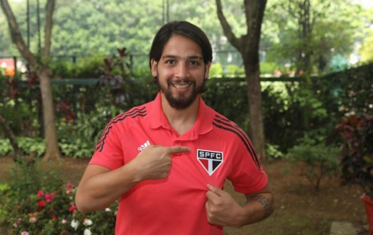 BENÍTEZ - Para o meio-campo, um dos reforços foi Benítez, que chegou por empréstimo do Vasco até o final desta temporada. 