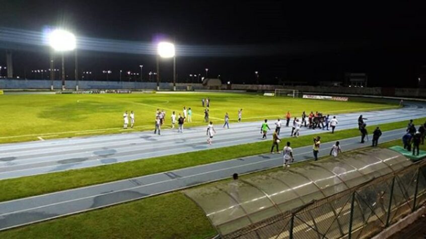 Aqui no Brasil, a final do Campeonato Amapaense, disputada entre Ypiranga e Santana, no mês de outubro de 2020, foi símbolo de um contraste com a realidade vivida na ampla maioria do futebol brasileiro. Com torcida presente no estádio “Zerão”, o Ypiranga venceu por 2 a 0 e foi campeão do estadual do Amapá.