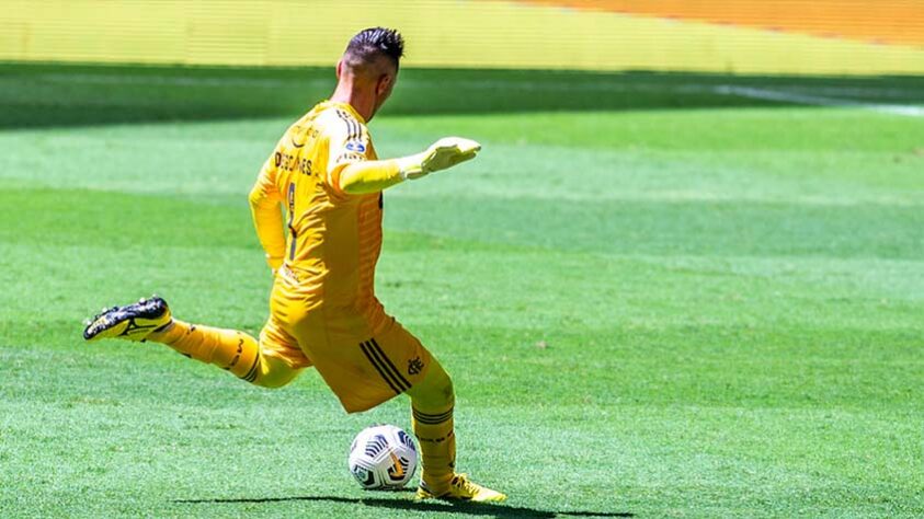 Diego Alves (36 anos) - Posição: goleiro - Clube atual: Flamengo - Valor de mercado: 1,5 milhão de euros