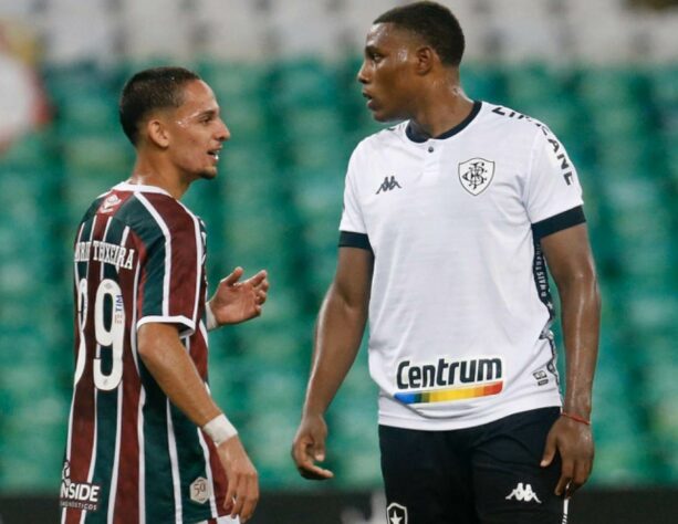 Gabriel - Com a lesão de Navarro e a saída de Babi, fez a estreia no time profissional neste ano. Até aqui, atuou em duas partidas.