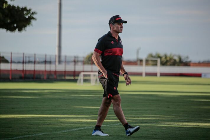 Para Jorginho, o sucesso do trabalho de Abel Ferreira está aliado a situação econômica do Palmeiras: "Respeito muito o Abel, porque ele tem sido um cara vitorioso aqui. Ele não ganhou nada antes, mas ganhou aqui. Só que ele ganhou com o Palmeiras, que é um grande time, um grande elenco"