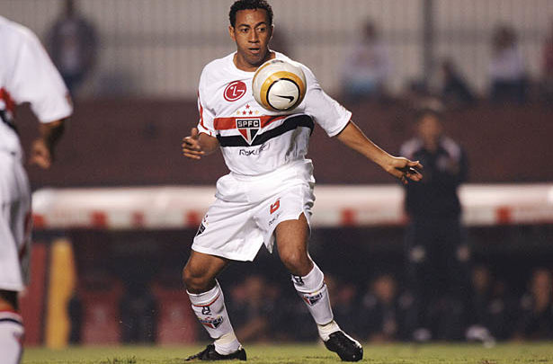 Júnior - Entre 2004 e 2008, Júnior conquistou o Campeonato Paulista, a Libertadores e o Mundial de Clubes de 2005, além dos Campeonatos Brasileiros de 2006, 2007 e 2008 com o Tricolor. Ao todo foram 197 jogos pelo clube do Morumbi, com 115 vitórias.