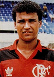 O meia Marquinhos, revelado pelo Flamengo, conquistou vários títulos pelo time da Gávea, como a Copa do Brasil de 1990, o Campeonato Carioca de 1991 e o Campeonato Brasileiro de 1992. Já com o Palmeiras, venceu o Paulistão de 1996 e a Copa Mercosul de 1998. 