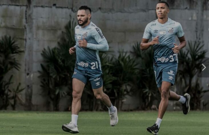 NÃO ROLOU - O lateral-direito Pará, de 35 anos, deixará o Cruzeiro sem ao menos ser apresentado. O jogador, ex-Santos, foi anunciado como reforço da Raposa em dezembro. A saída do atleta do time mineiro veio após um comunicado divulgado nas redes sociais pela OTB, que agencia a carreira do atleta, dizendo que o pré-contrato com o Cabuloso foi rescindido. Pará chegou ao Cruzeiro por indicação do técnico Vanderlei Luxemburgo. Todavia, com a saída do treinador, demitido pela nova gestão comandada por Ronaldo Fenômeno, o lateral decidiu não seguir no clube.