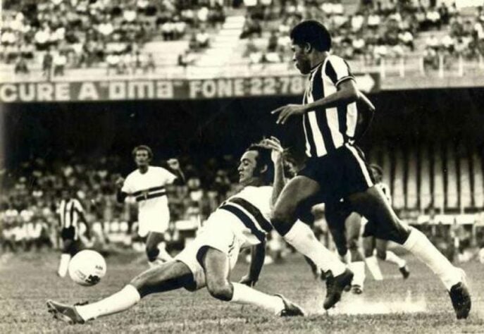 1972 - Atlético-MG 2 x 2 São Paulo - Na estreia do Tricolor na competição continental, houve empate com o Galo por 2 a 2, no Mineirão. Terto e Toninho Cecílio abriram dois gols de vantagem para o São Paulo. No entanto, Vanderlei Paiva e Dario empataram.  