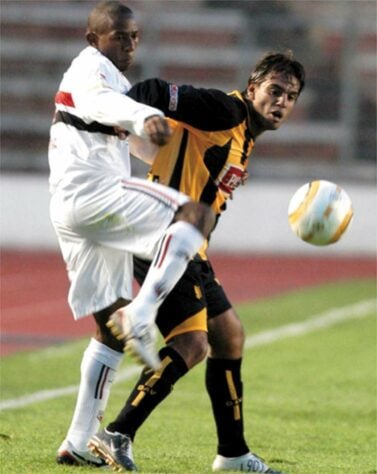 2005 - The Strongest (BOL) 3 x 3 São Paulo - Estreia cheia de gols na Libertadores de 2005. Danilo, Luizão e Grafite fizeram para o Tricolor, enquanto Cuba, Sosa e Escobar marcaram para o Tigre.