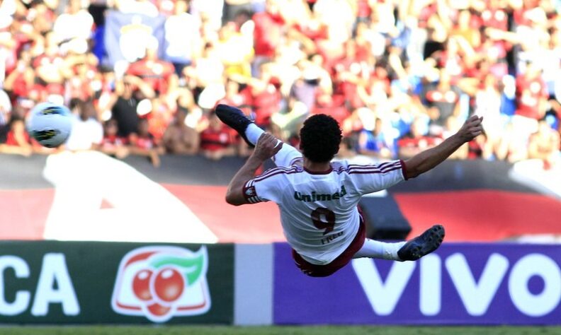 2012 - Flamengo 0 x 1  Fluminense, pelo Brasileiro - Em mais um clássico, Fred marcou um golaço de voleio, um dos mais belos de sua vitoriosa carreira. 