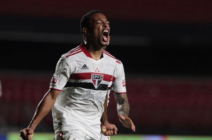 ESQUENTOU - O Brentford (Inglaterra) está interessado na contratação do lateral-esquerdo Welington, do São Paulo. O agente do jogador deseja realizar uma reunião ainda esta semana com a direção do São Paulo para falar sobre o assunto. A princípio, os ingleses desejam saber os valores para enviar uma proposta pelo jogador. 