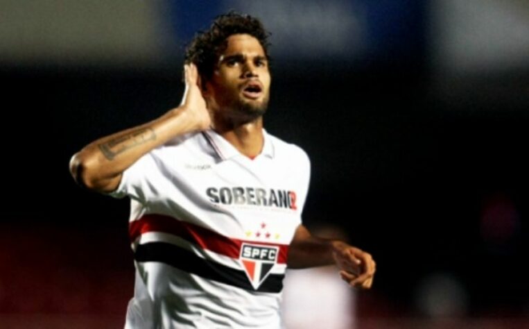 William José - O atacante William José estreou pelo Tricolor na vitória por 4 a 0 diante do Bragantino, no dia 19 de fevereiro de 2011. Na partida, que foi válida pelo Paulistão, o atleta balançou as redes uma vez.