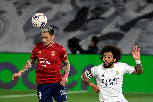 ESQUENTOU - O lateral-esquerdo Marcelo está perto de deixar o Real Madrid, segundo a imprensa espanhola. De acordo com informações do jornal “As”, da capital Madri, o jogador de 33 anos será colocado à venda para aliviar as contas do clube merengue, que sofreu com a crise financeira por conta da Covid-19.