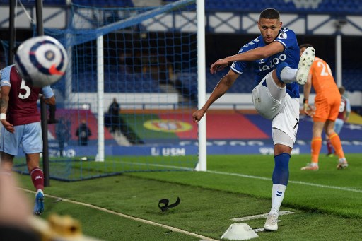 MANDOU MAL - Richarlison não teve bons momentos na derrota do Everton para o Aston Villa, criando pouco e desperdiçando oportunidades