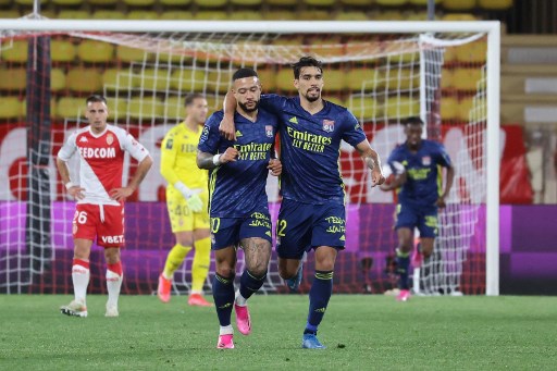 NA MÉDIA - Paquetá não teve participação direta nos gols do Lyon, mas criou chances, finalizou e não comprometeu o resultado