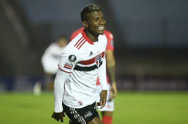 Na última quarta-feira (12), o recém-contratado lateral Orejuela estreou pelo São Paulo e já fez seu primeiro gol pelo Tricolor, diante do Rentistas. O LANCE! separou um compilado dos jogadores que balançaram as redes em suas estreias pelo time do Morumbi no século 21.