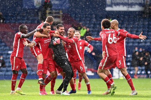 MANDOU BEM - Além de parar alguns ataques do West Brom, Alisson marcou o gol da vitória do Liverpool no último domingo