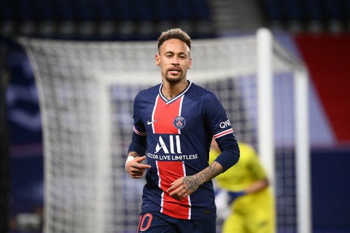 Neymar (atacante): grande estrela brasileira até os tempos atuais, é destaque no PSG desde que chegou em Paris e segue sendo a principal peça da Seleção Brasileira.