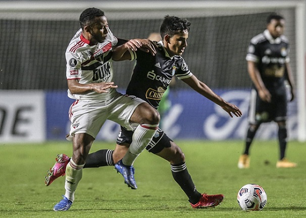 Sporting Cristal - Sobe: Johan Madrid - Apesar da goleada, o defensor conseguiu se salvar, ganhando a maioria dos duelos e terminando a partida sem sofrer dribles.// Desce: Ataque - As peças ofensivas do Sporting Cristal estiveram em noite de pouco brilho no Morumbi, e o ataque da equipe peruana não conseguiu produzir ao menos uma chance de real perigo para o goleiro Lucas Perri.