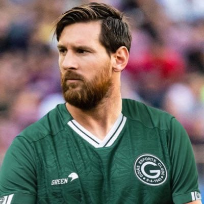 Lionel Messi com a camisa do Goiás