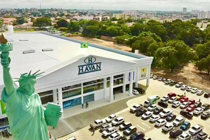 A Havan é uma empresa catarinense, do ramo de varejo, fundada há 35 anos, na cidade de Brusque, Santa Catarina, por Luciano Hang. Atualmente, são mais de 150 lojas, presentes em 18 estados brasileiros. No ano passado, a Havan registrou R$10 bilhões e teve crescimento de 30% no lucro líquido. 